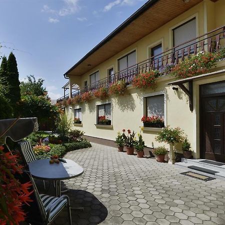Blumenhof Wegleitner Hotel Illmitz Bagian luar foto